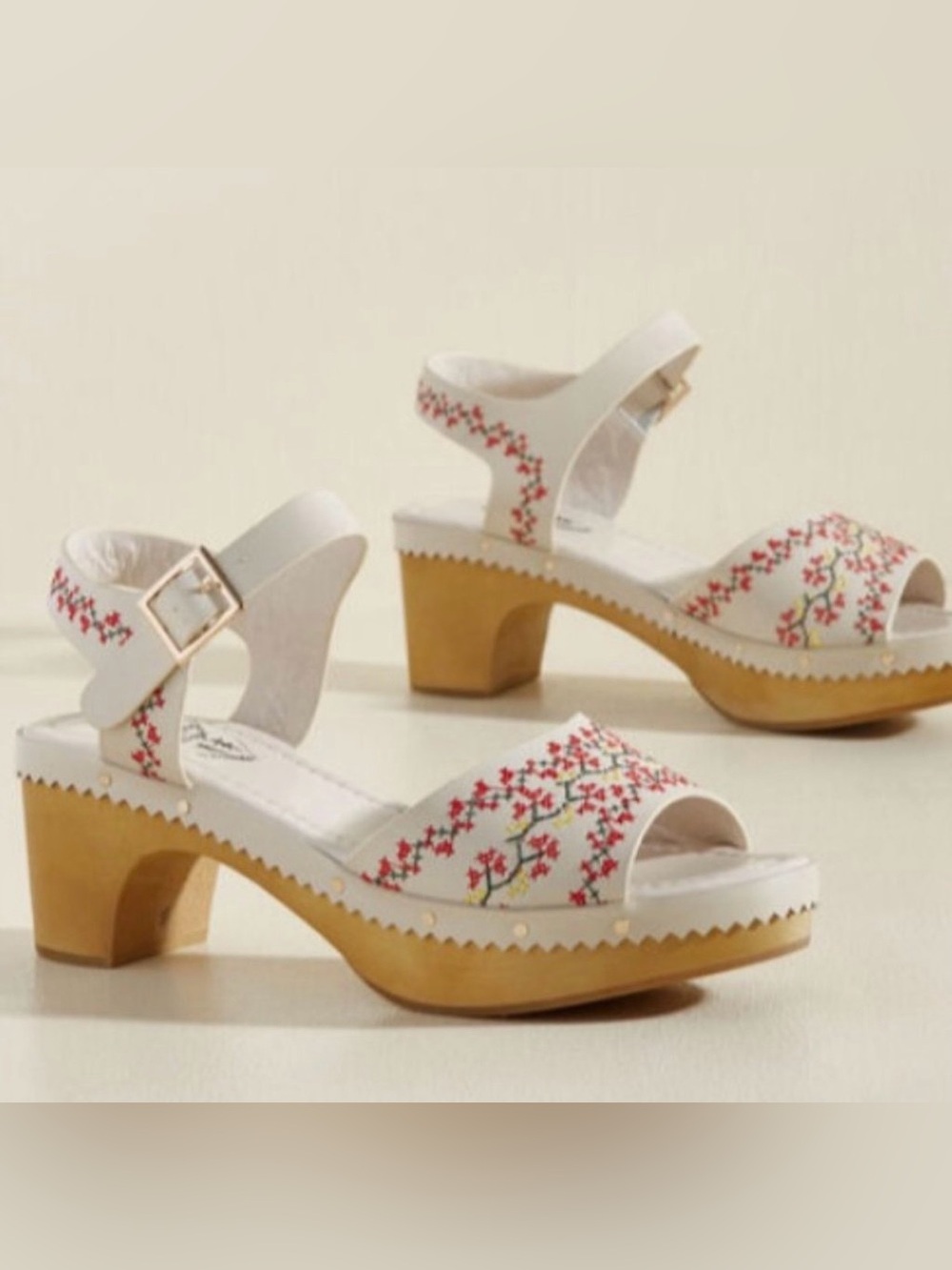 Retro Wooden Embroidered Flower Heels Dancing Days Retro Modcloth US 6.5